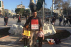 Cinsel istismara karşı kızlarıyla sessiz eylem yaptı