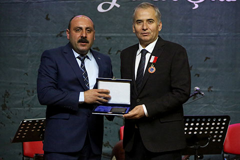 Zolan: “Ödüller hizmetleri taçlandırıyor”