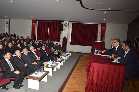 Eski bakan “Anadolu Mektebi”ni anlattı