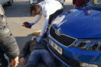 Merkezefendi Caddesi’nde kaza: Elektrikli bisiklet otomobile çarptı
