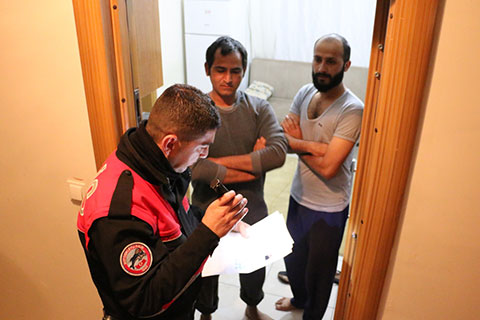 14 İranlı ve Afgan gözaltında