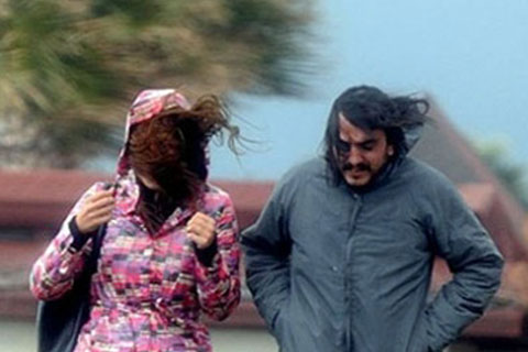 Şiddetli rüzgar Denizli’yi esir aldı
