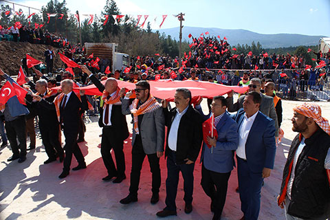 Çal deve güreşlerini 15 bin kişi izledi