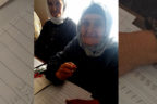 91’lik Ayşe Nine okuma yazma öğreniyor