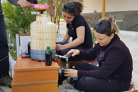 Afrin yiğitlerine çal’dan üzüm ve pekmez