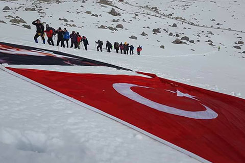1800 rakımlı zirvede Afrin şehitleri için dua
