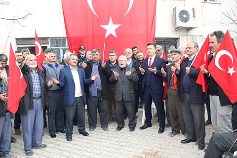 Güneyli çiftçiler Mehmetçiğin yanında