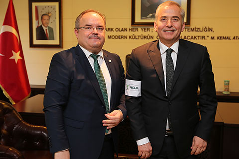 Başkan Zolan Yeşilay gönüllüsü