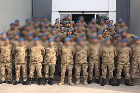 Günler sonra ortaya çıktı. Kahramanlar aynı karede