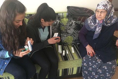 Meslek lisesi öğrencilerinden anlamlı davranış