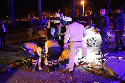 ÇAL’DA KAZA 1 ÖLÜ 3 YARALI