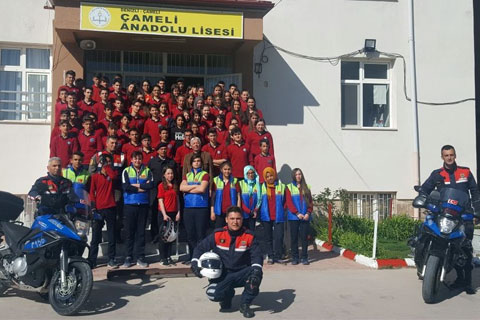 Jandarma gençlerimiz ölmesin diye çırpınıyor