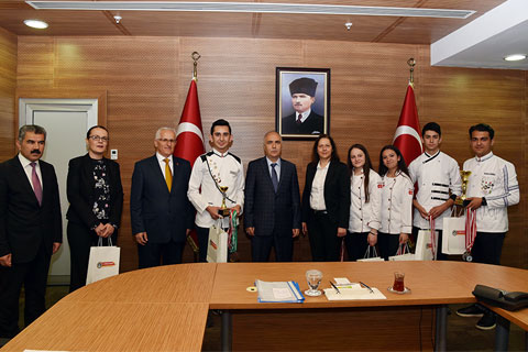 LEZZET ŞAMPİYONLARINA VALİDEN ÖDÜL