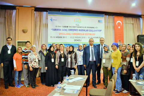 Kadın çiftçiler eğitiliyor