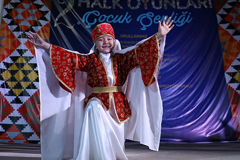 Denizli halk oyunları ile coştu