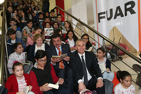 Denizli Kitap Fuarı’na akın ediyor