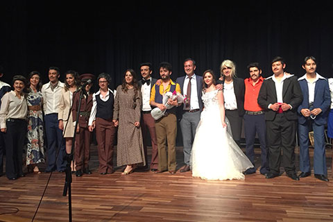 Farabi Sağlık Koleji öğretmen ve öğrencileri “Mahallecek” sahnede