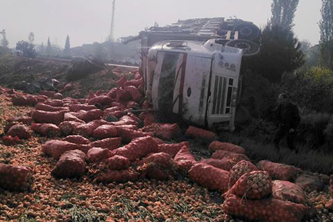 Gürlek’te kamyon kazası