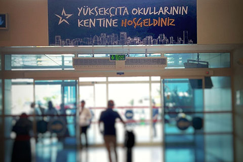 Denizli’ye gelen konukları Yüksekçıta Okulları karşılıyor
