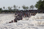 Pamukkale’ye 2 saatte 7 bin kişi giriş yaptı