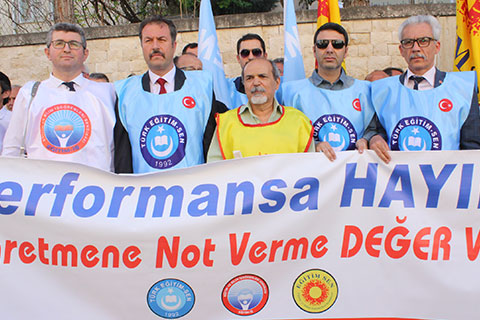 Eğitim sendikaları ‘performans değerlendirme’ sistemine karşı el ele verdi