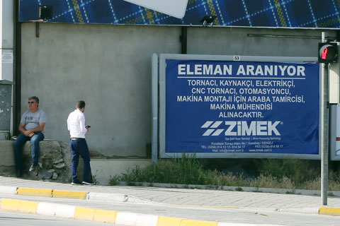 3 yıl işçi arıyordu bilboardlara ilan verdi