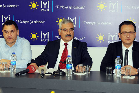 Mahkemelerde süründü yine de aday oldu