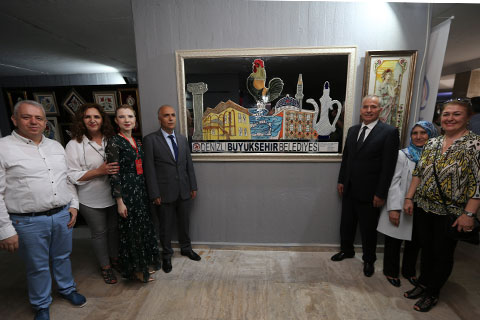 Kadınlar el emeği göz nuru eserlerini sergiledi