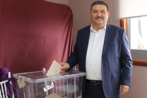 Yeni başkan Turgut Devecioğlu