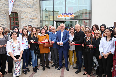 Genç Denizli’den karma sergi