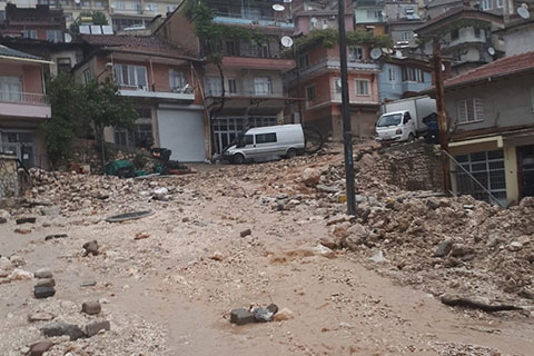Güney’i sel vurdu