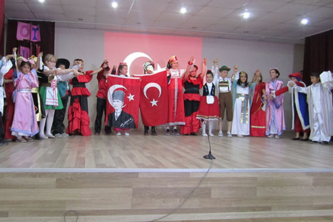 Kale’de öğrencilerden İngilizce gösteri