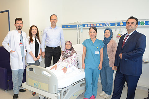 63 yaşındaki hasta karaciğer nakli ile hayata tutundu