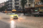 Yağmur bir anda bastırdı, 10 dakika yetti