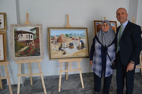 72 yaşında resme başladı, 3 eseriyle sergiye katıldı