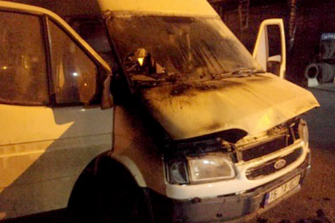Elektrik kontağı minibüsü yaktı