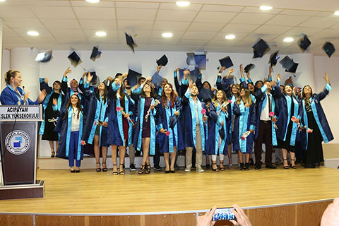 Acıpayam MYO ‘da mezuniyet coşkusu