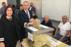Başkan Zolan uzun süre kuyrukta bekledi, oyunu kullandı