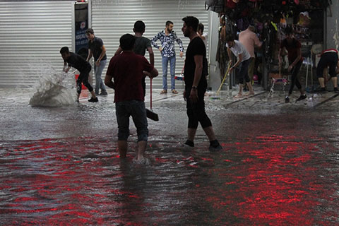 Her yerden ihbar geliyor, itfaiye ekipleri çağrılara yetişmeye çalışıyor