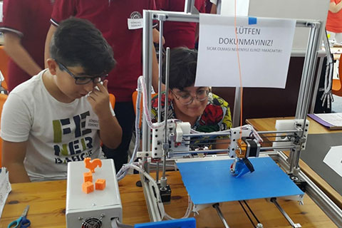 Bir yıllık eserlerini sergilediler