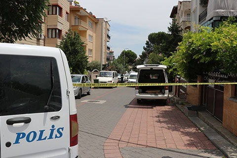 Pazar esnafı araç içerisinde ölü bulundu
