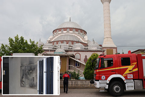 Camiye yıldırım düştü