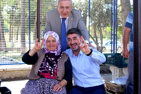 Uz, vatandaş ve esnafla dertleşti