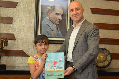 Sarayköylü Nergis Odunkıran 9 yaşında yazar oldu