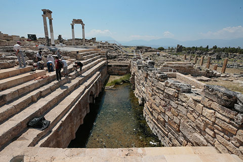 Pamukkale’deki “cehennem kapısı” ziyarete açılıyor