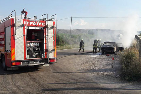 Seyir halindeki otomobil alev aldı