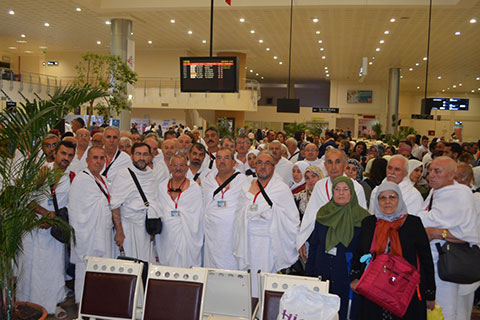 İlk Hac Kafilesi Dualarla Uğurlandı