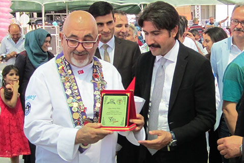 ÖZKAN: ORTADA BİR SAVAŞ VAR