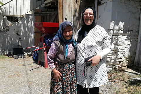 AK Kadınlardan yaşlı ve engellilere ziyaret