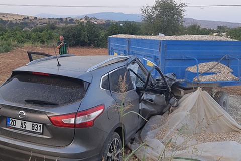 Çal’da trafik kazası: 2 yaralı